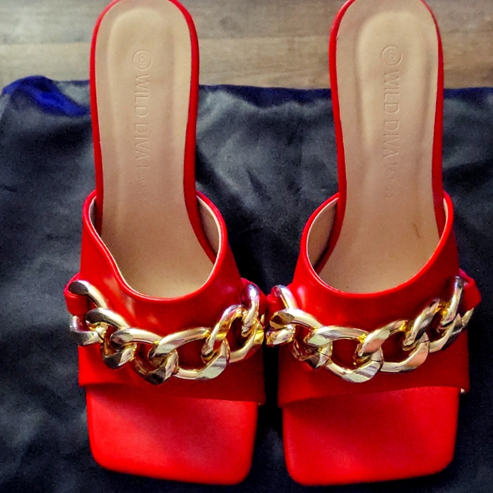 WILD DIVA SANDLES WITH GOLD TONE VISAGE IN MINT CONDITION